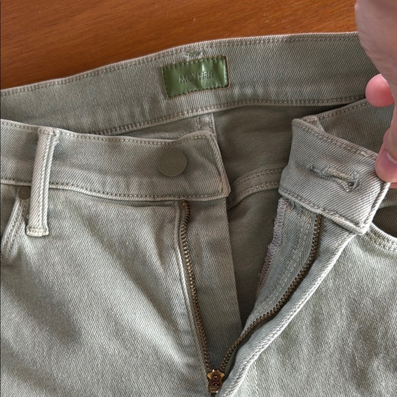 Mother Weekender Fray Jeans in Celery Color, Size30- Excellent Condition - Picture 7 of 12
